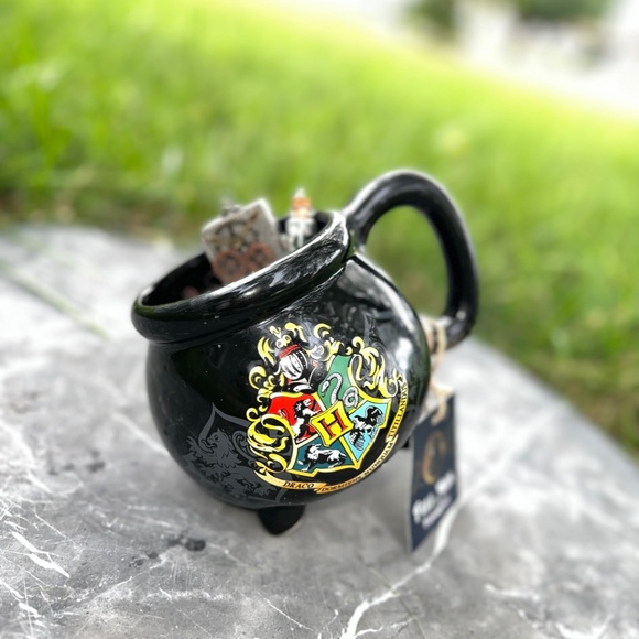 ⚡Handmade Magical Hogwarts Collector's Mug Candle - A Wizarding Essential ⚡ - Picture 3 of 3